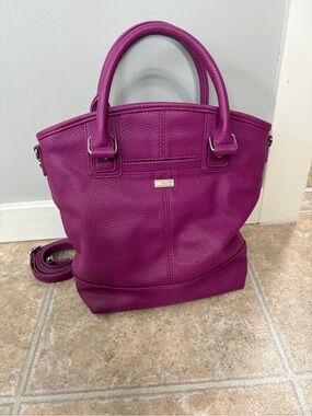 Thirty-one Paris purse  magenta pebbled leather.